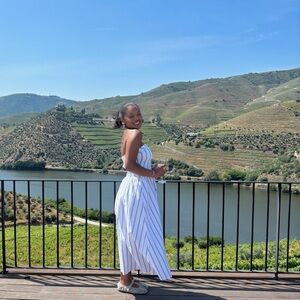 Meet your Posher, Eniya